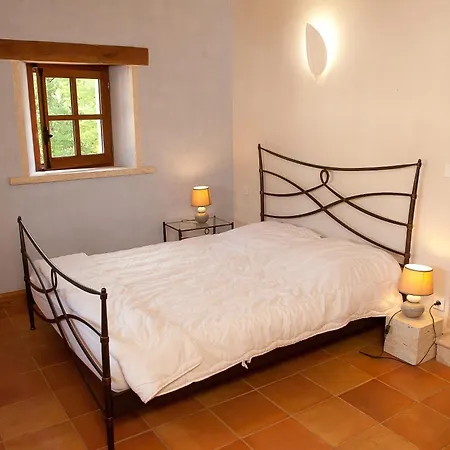 Du Domaine D'orion Feriehus